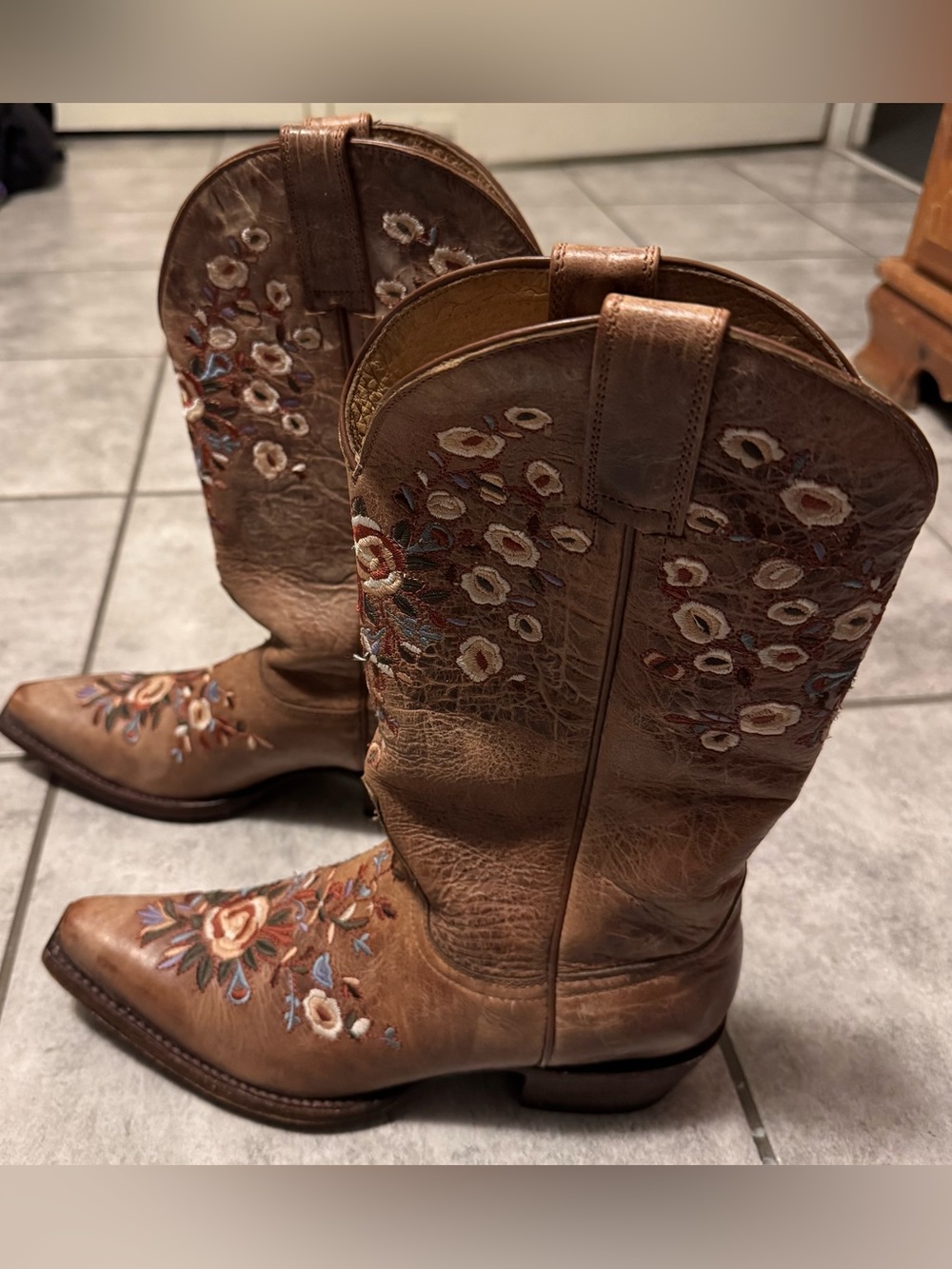 Shyanne Women's Maisie Floral Embroidered Western Leather Boots - Snip Toe